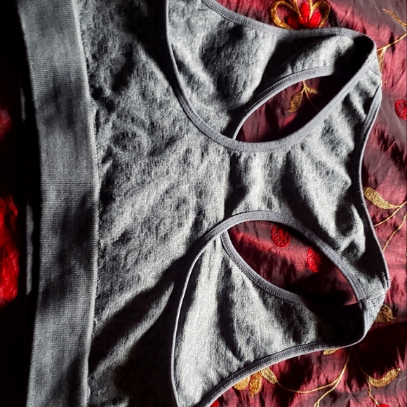 Sports bra - Picture 2 of 2